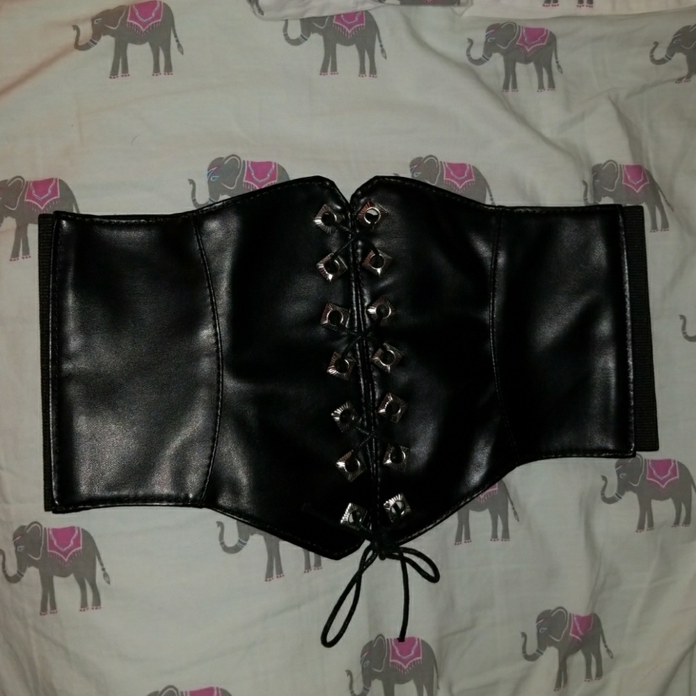 Costume/cosplay faux leather waist clincher. Cool!